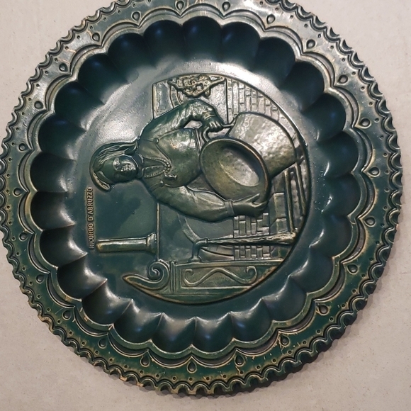VINTAGE Set of 3 Pewter Hanging Decorative Plates Green Gold 'Ricordo D'Abruzzo' - Picture 3 of 11
